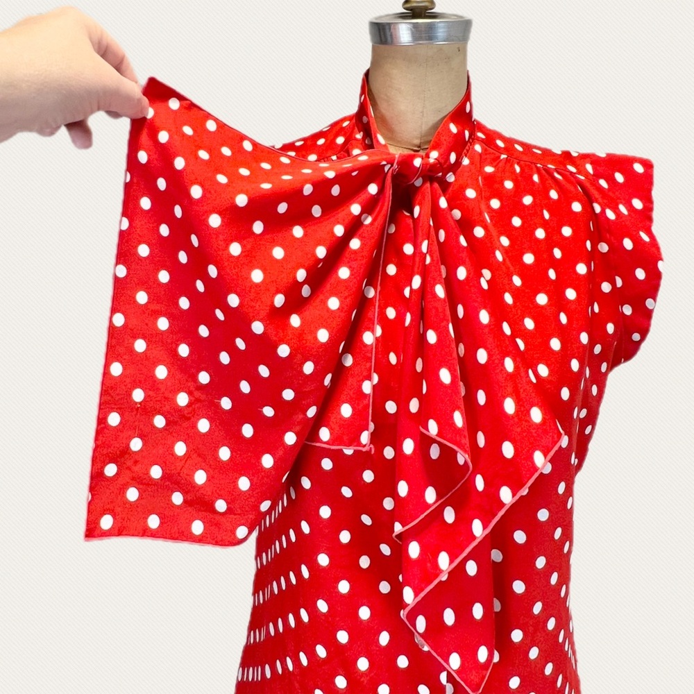 VINTAGE Judy Bond bow tie blouse jabot lipstick red polka dot sleeveless shirt‎